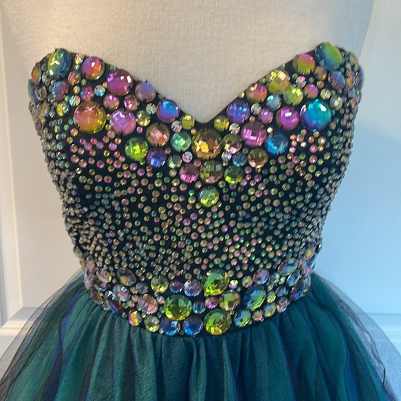 Tony Bowls formal - Picture 2 of 5